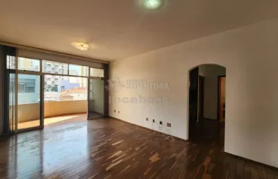Centro - apartamento com 03 dormitórios sendo 01 suíte com sacada