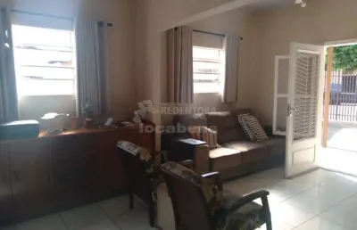 Casa padrão com 2 dormitórios -sala-cozinha - 3 vagas de garagem