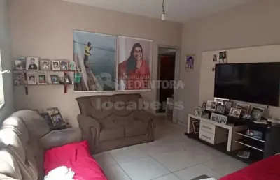 Casa bem localizada, com 03 dormitórios tipo apartamento no bairro jardim planalto