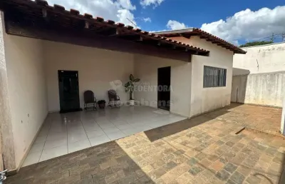 Parque industrial - casa com 3 dorms, sendo 1 suite, varanda, churrasqueira, sala, varanda.
