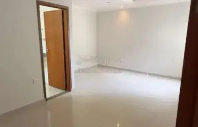 Rio preto i, casa com 3 quartos, 02 vagas de garagem.