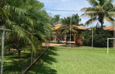 Chácara á venda localizada em condomínio em guapiaçu - sp com 3 dormitórios e 10 vagas de garagem.
