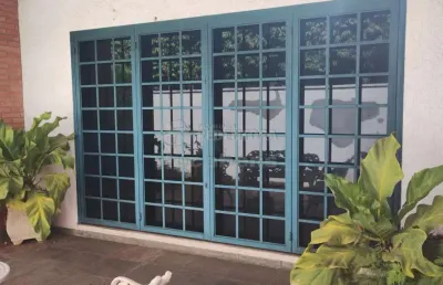 Vila santa cruz, casa com 03 dormitórios, 02 vagas de garagem.