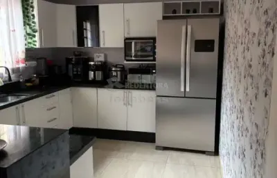 Casa residencial localizada no são deocleciano com edicula e area de lazer com churrasqueira.