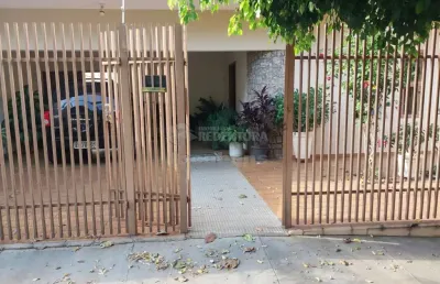 Casa no bairro cidade jardim com 03 dormitórios e 02 vagas de garagem.