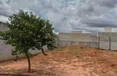 Terreno à venda no Centro, Guapiaçu 
