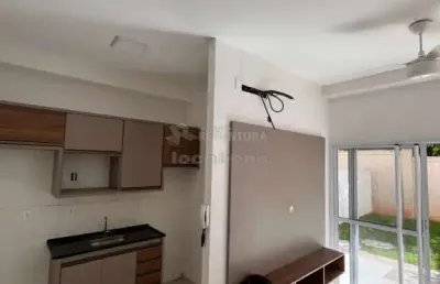 Nova residence térreo com quintal, 2 dormitórios, 02 vagas de garagem.