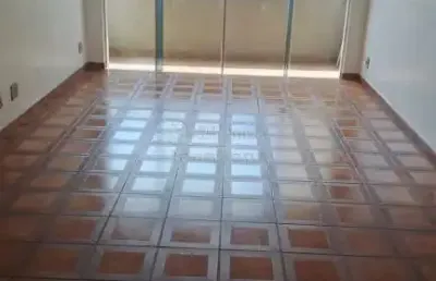 Apartamento no centro, 3 dormitórios, 01 vaga de garagem.