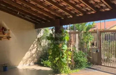 Casa com 03 dormitórios, 02 vagas de garagem no bairro jardim maracanã