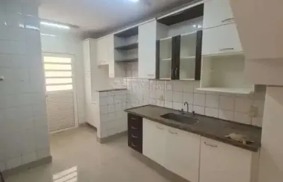 Jardim tarraf ii / condomínio residencial forest hills - casa com 03 dormitórios, sendo 01 tipo apartamento