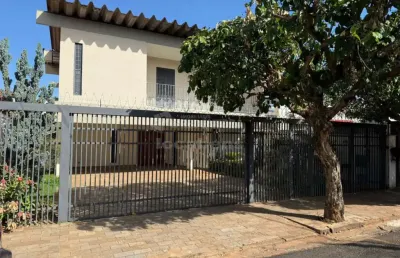 Sobrado localizado no jardim dos seixas com escritorio e area de lazer.