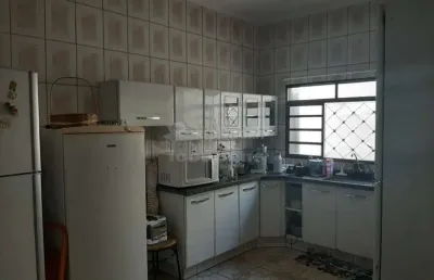 Casa com suite e churrasqueira no residencial ana célia