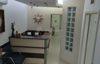 Casa comercial com 6 salas e 1 dormitório com suíte