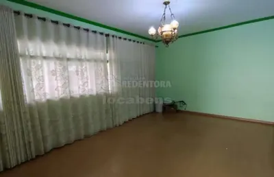 Casa para locação e venda no centro com 05 quartos.
