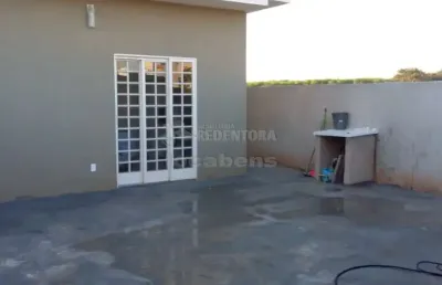 Casa padrão no bairro residencial anna angélica, com 02 dormitórios e 02 vagas de garagem.