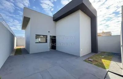 Vila nobre casa de 02 dormitórios sendo 01 tipo apartamento, 02 vagas de garagem.