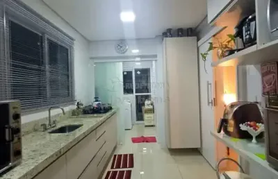 Apartamento com 03 dormitórios, 02 vagas de garagens cobertas no bairro bom jardim.