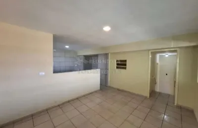 Casa residencial no bairro ana célia com 3 dormitorios e sala ampla.