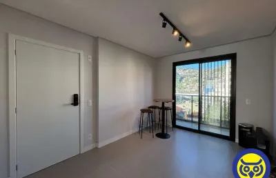 Apartamento com 2 quartos para alugar na Avenida Hercílio Luz, Centro, Florianópolis