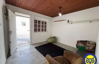 Casa com 2 quartos para alugar na Rua General Nestor Passos, Centro, Florianópolis