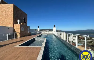 Apartamento com 03 dormitórios e vista mar no estreito