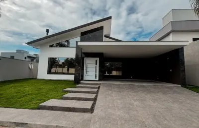 Linda casa em condomínio fechado praia dos ingleses.