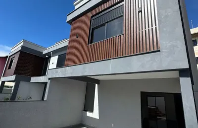 Lindo sobrado em localizaçáo central praia dos ingleses.