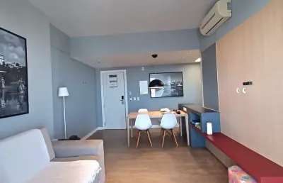 Apartamento mobiliado e decorado à venda no caminho das árvores, 1 suíte, 45 m², armários
