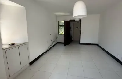 Barra - 3/4 + dependência - nascente - 104m2 - 2 vagas de garagem - 1 por andar - piscina - portaria