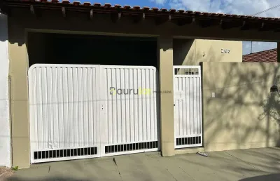 Casa com 2 quartos, edícula e garagem para 3 carros em gasparini
