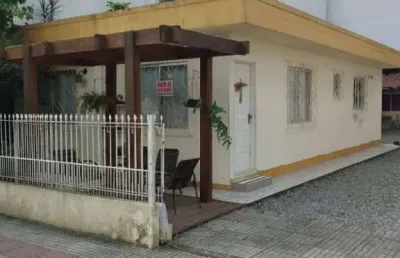 Casa com 6 dormitórios à venda, terreno de 410 m² por r$ 5.000.000 - centro - balneário camboriú/sc