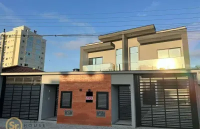Lindo sobrado novo com fino acabamento à venda em camboriú!
