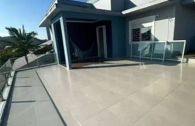 Casa com 3 dormitórios à venda por r$ 1.400.000 - centro - penha/sc