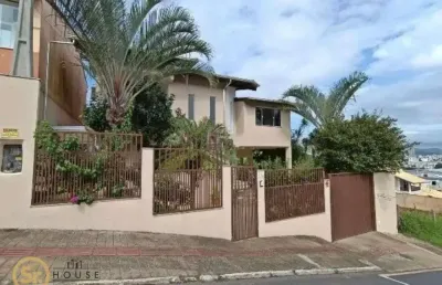 Casa em condomínio fechado com 4 quartos à venda na rua maçarico, ariribá, balneário camboriú, 359 m2 por r$ 2.650.000