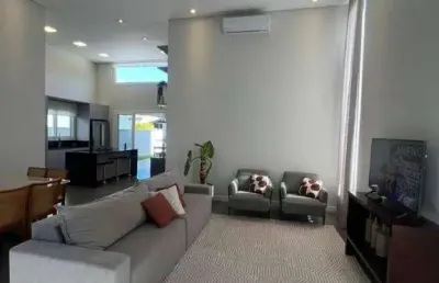 Casa em condomínio fechado, 3 suítes com piscina, 4 vagas