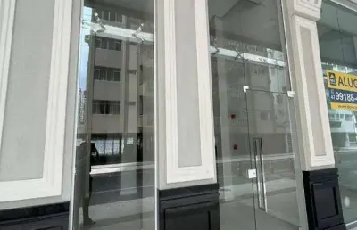 Sala comercial no centro, quadra mar, no coração de balneário camboriú-sc