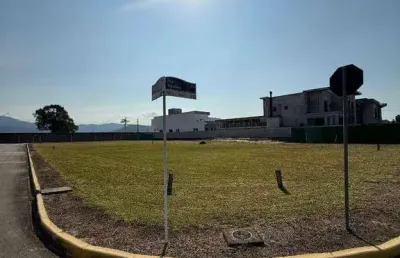 Terreno em condomínio fechado de alto padrão, maior área de lazer da região