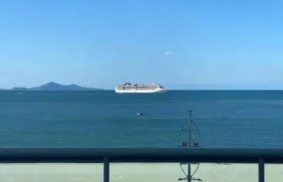 Diferenciado com 4 suítes e piscina privativa, 284 m² por r$ 13.900.000 - frente mar