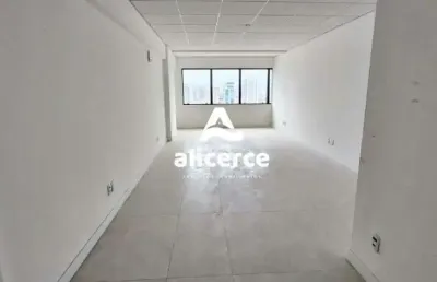 Sala comercial à venda na Rua Fúlvio Aducci, 627, Estreito, Florianópolis