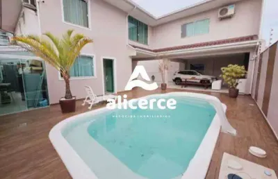 Casa à venda com 3 quartos 1 suíte, 229m² em estreito florianópolis