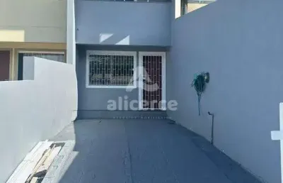 Sobrado com 2 dormitórios no bairro bela vista – conforto e praticidade em palhoça