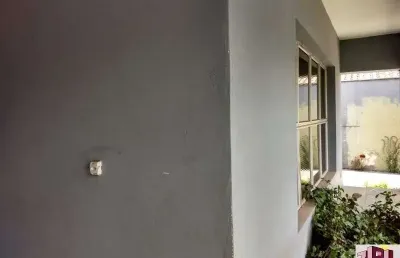 Casa térrea para venda, 3 dormitórios sendo 1 suite, sala para 2 ambientes, cozinha com armários, 2 wc, edícula , 2 vagas em frente a schmersal..