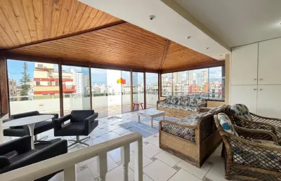 Cobertura duplex com 3 quartos sendo 1 suíte a venda na enseada-guarujá