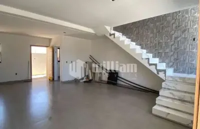 Casa com 3 quartos à venda no itacolomi, balneário piçarras  por r$ 690.000