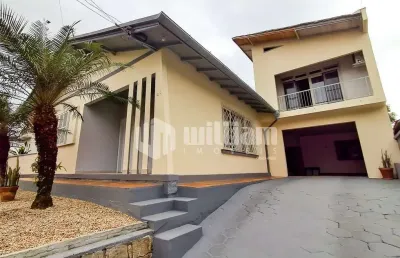 Casa com 5 quartos à venda no centro i, brusque , 220 m2 por r$ 1.190.000