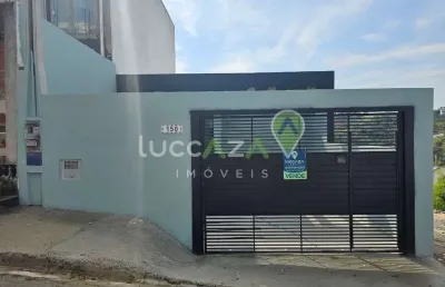 Casa à venda em jacareí-sp: 2 quartos, 2 salas, 2 banheiros, 2 vagas de garagem!