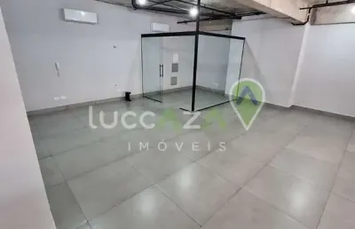 Sala comercial de 57m² com 1 vaga de garagem no centro de jacareí-sp - locação em condomínio