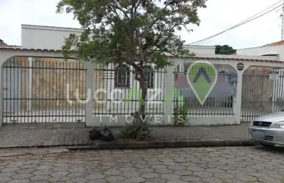 Imóvel de 4 quartos com suíte, 3 banheiros e 2 vagas de garagem no parque brasil, jacareí-sp - 165m². confira!
