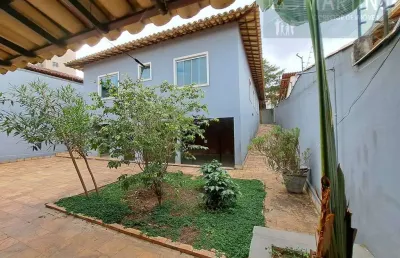 Fantástico – casa num lote 480 m²  - 4 quartos e 5 vgs - santa mônica-bh