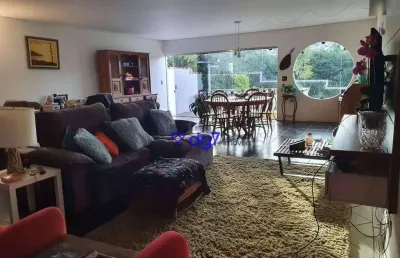 Casa de alto padrão em condomínio fechado – ao lado do shopping granja viana